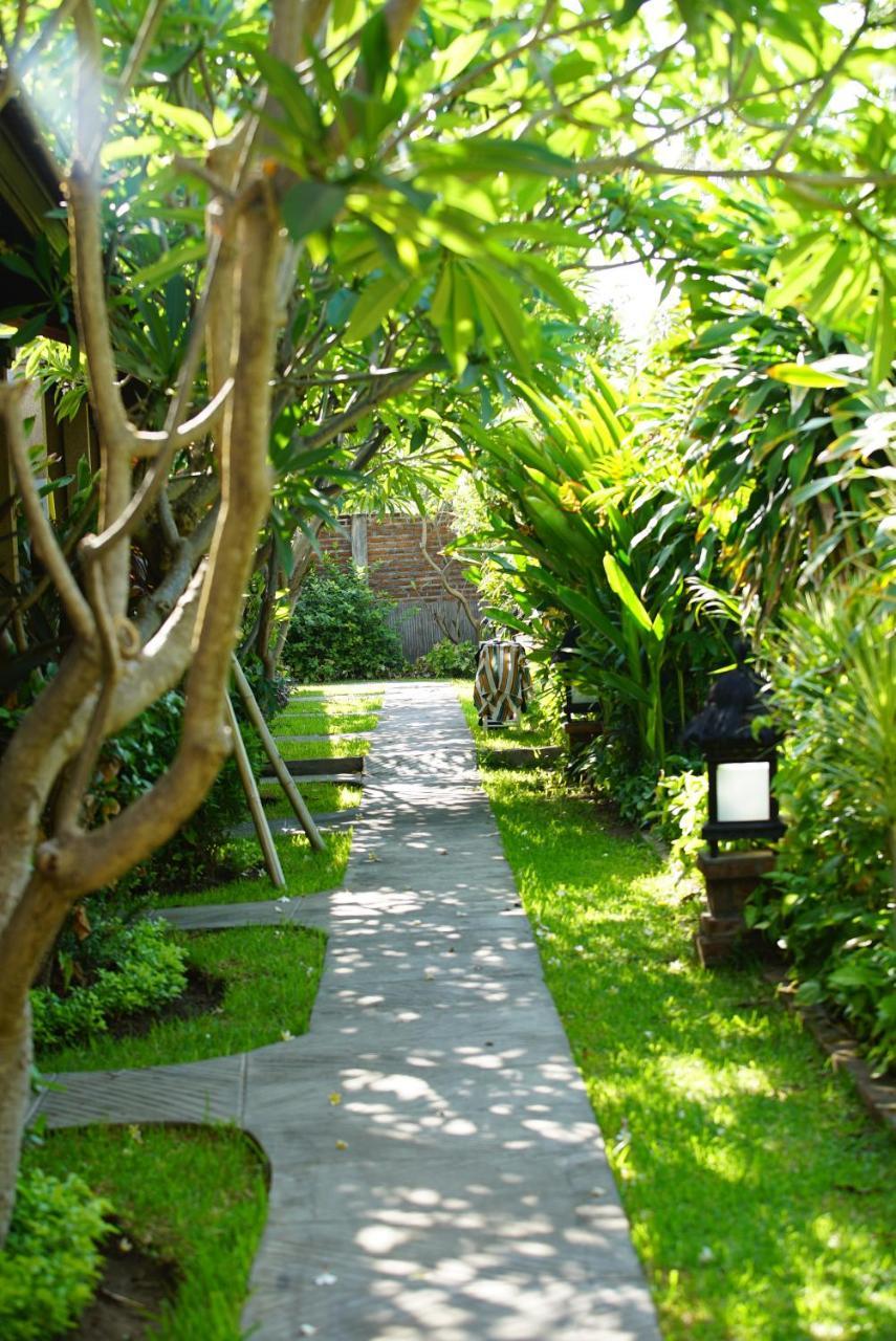 Oma In Pemuteran Bali Appartement Buitenkant foto